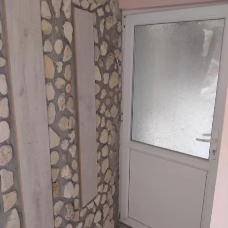 за гости иречек Lejlighed Varna